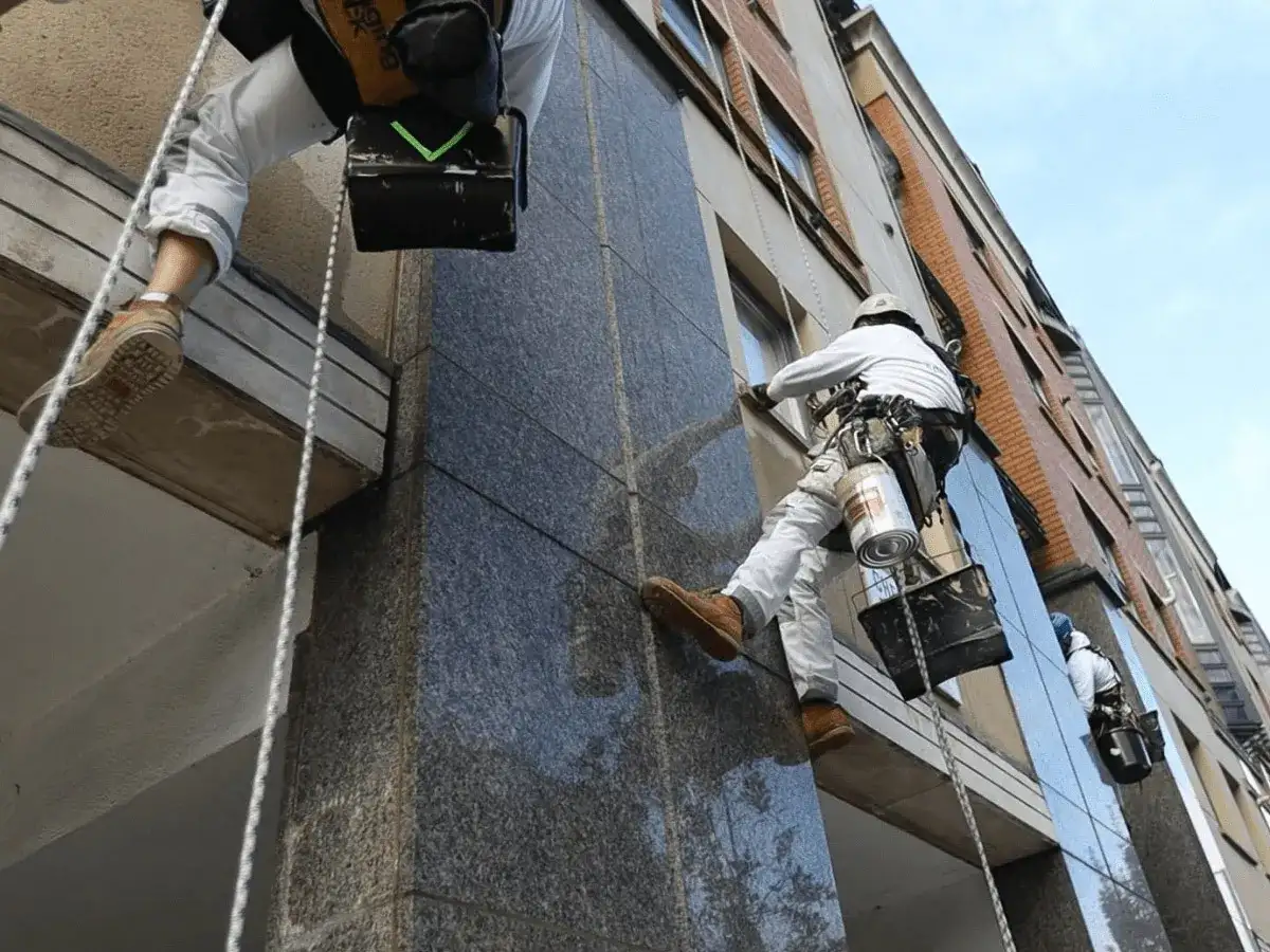 Petites réparations et ajustements de façade